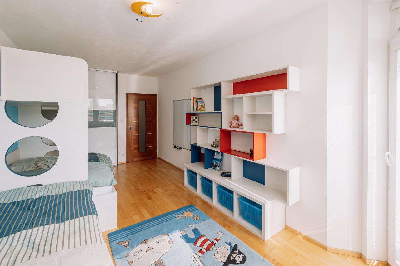 Apartment Family Bratislava Parking Slot Included! Exteriör bild