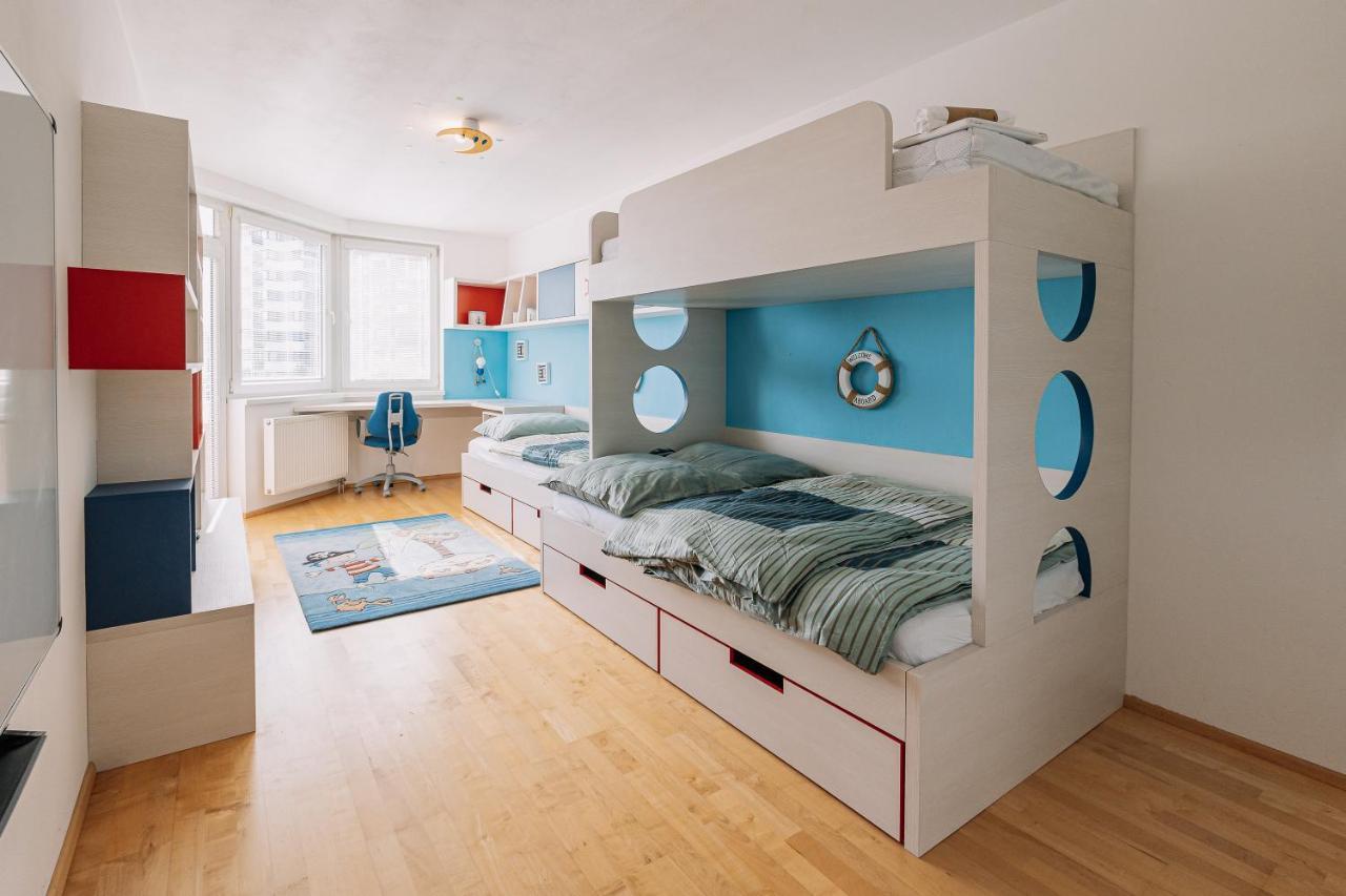 Apartment Family Bratislava Parking Slot Included! Exteriör bild
