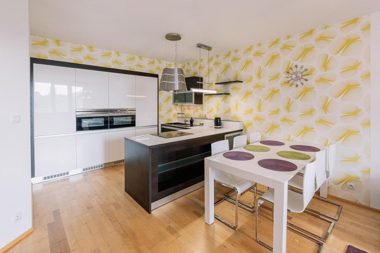 Apartment Family Bratislava Parking Slot Included! Exteriör bild