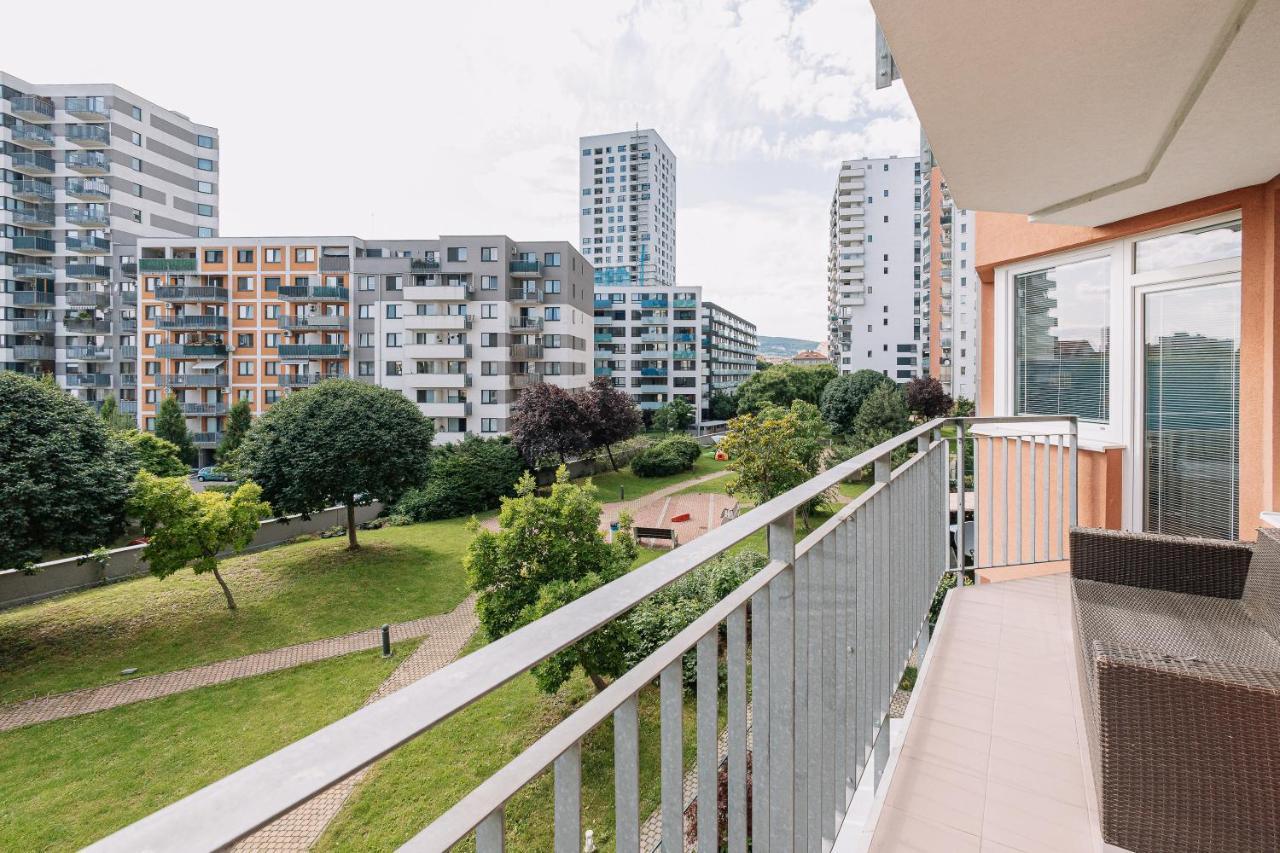 Apartment Family Bratislava Parking Slot Included! Exteriör bild