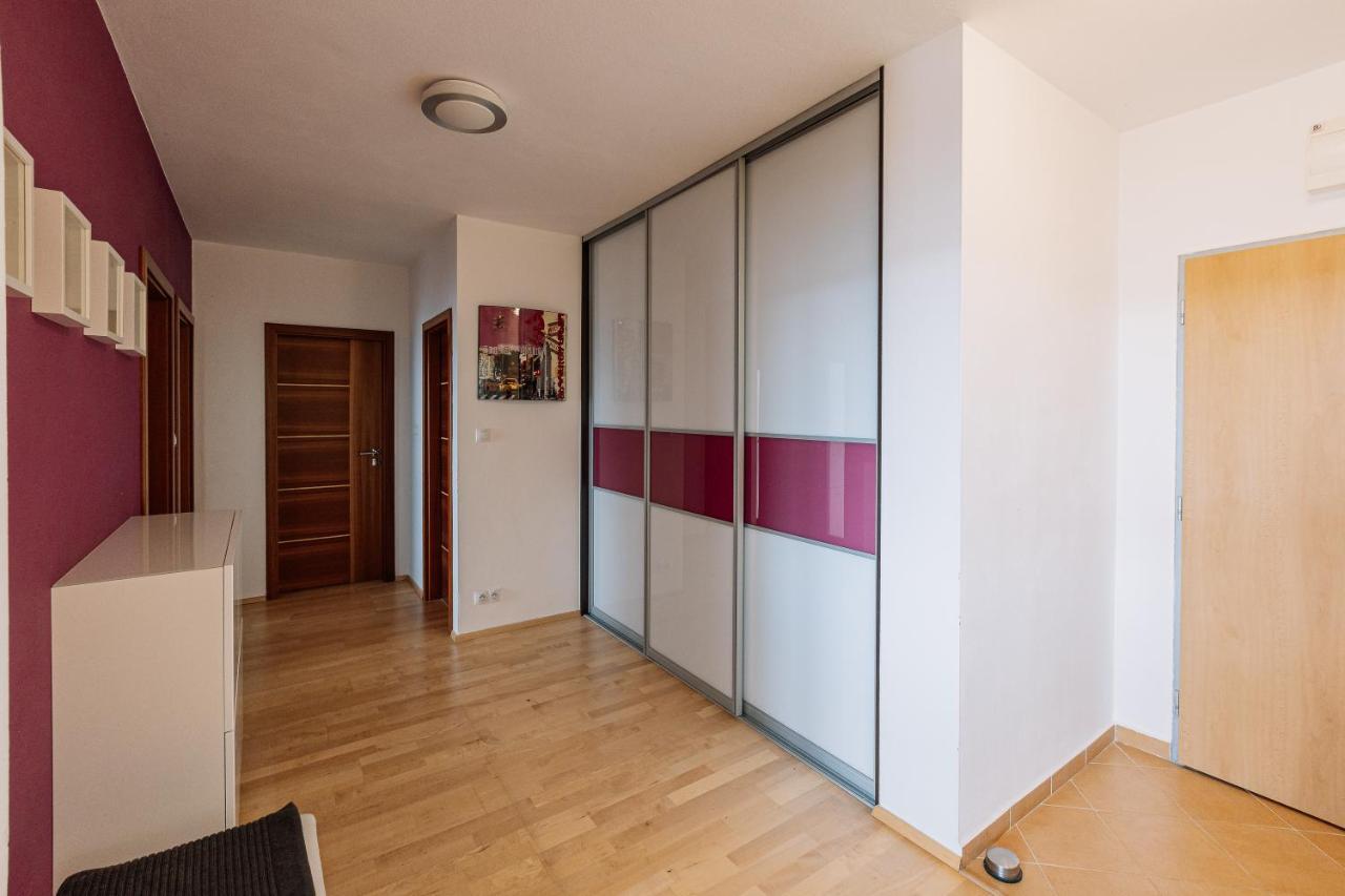 Apartment Family Bratislava Parking Slot Included! Exteriör bild