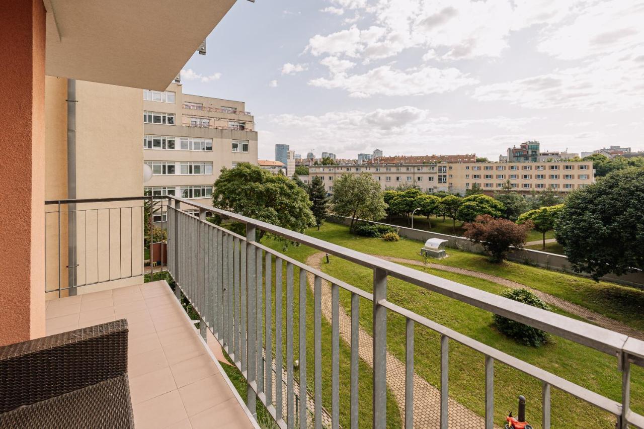 Apartment Family Bratislava Parking Slot Included! Exteriör bild