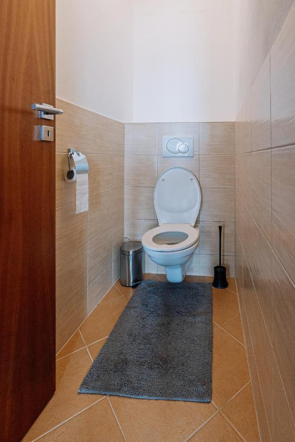 Apartment Family Bratislava Parking Slot Included! Exteriör bild
